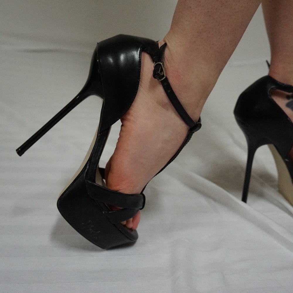 Just Fab Platform Stiletto Heels 5.5" w 1.5" Plat.